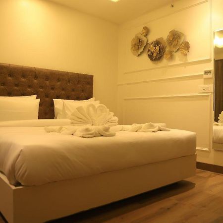 Sapphire Sky Hotel Dehradun Eksteriør billede